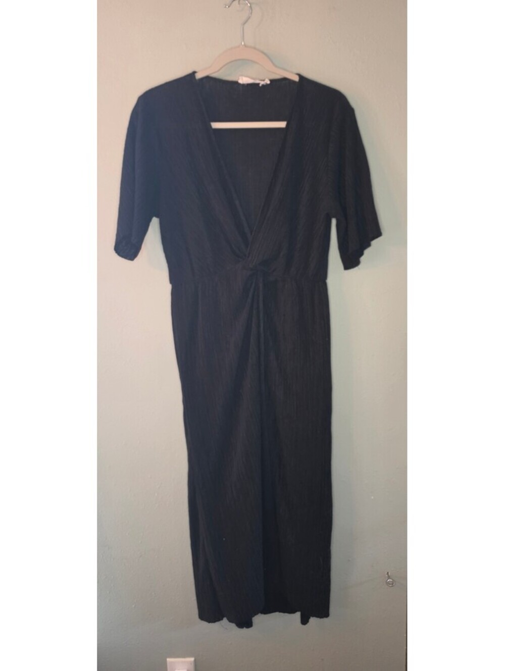 All in Favor Black Pleated Twist Front Midi Dress Women’s XS V Neck